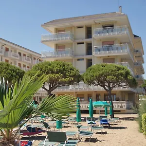  Appartamento Diplomatic-residence Fronte Mare-piazza Torino-lido Di Jesolo